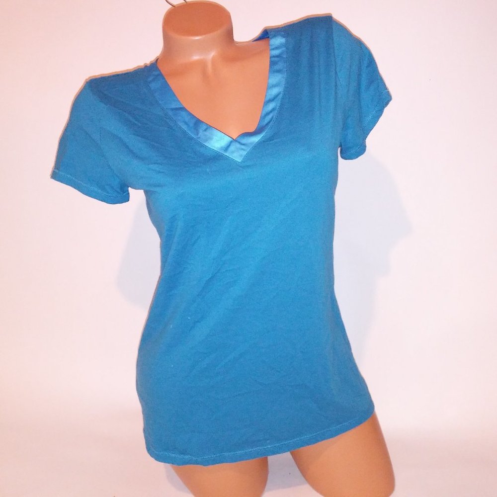 Covington T Shirt Small Blue V Neck Short Sleeve Pit to Pit 18" Length 24" Preow - Picture 2 of 8